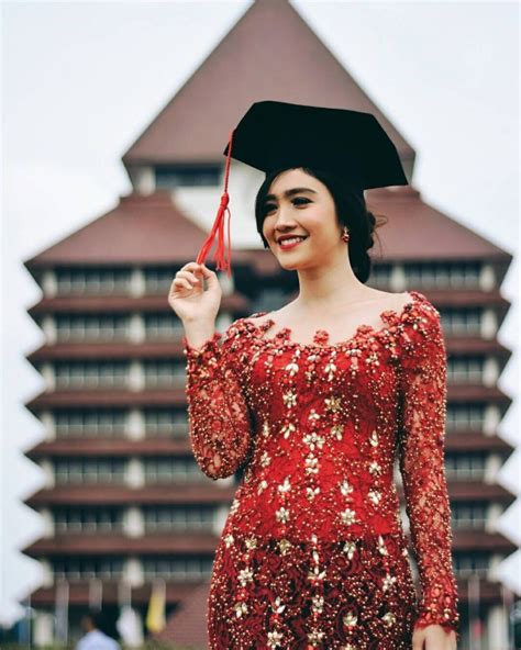 model rambut wisuda